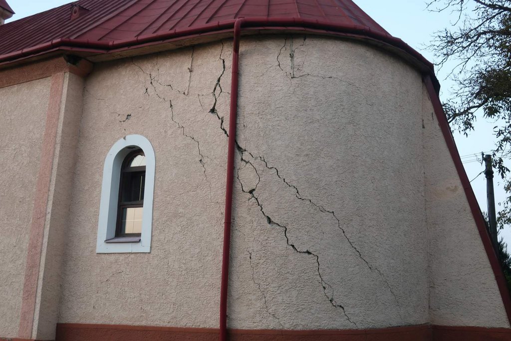 29 Detail poškodení južnej fasády svätyne (14. 10. 2023) , zdroj: Archív KPÚ Prešov
