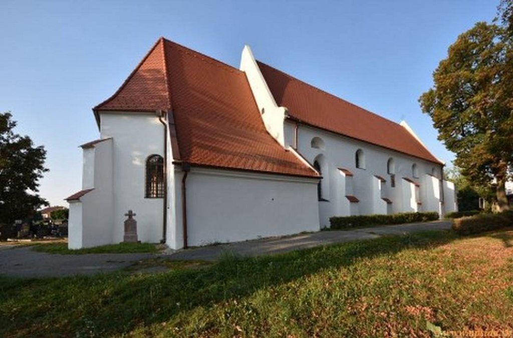 02 - Severná fasáda po obnove kostola v Modre, zdroj: apsida.sk