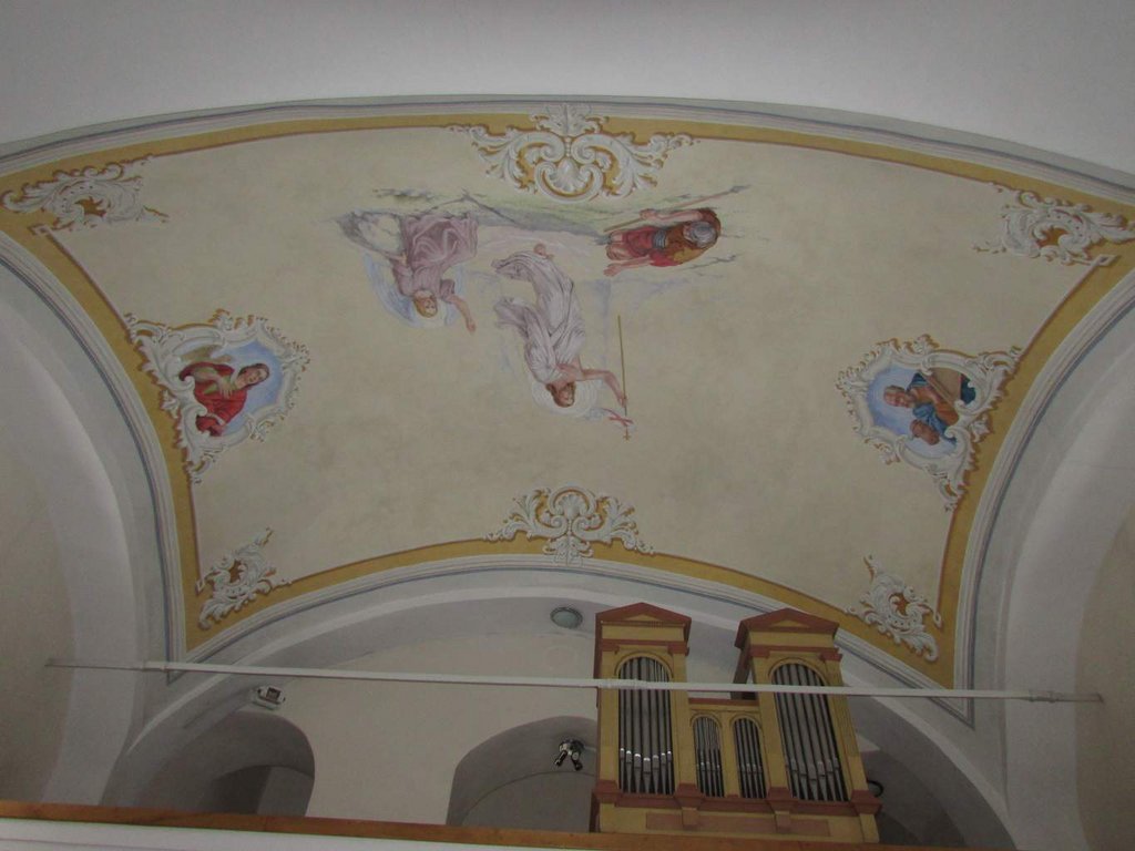 18 Detail stropnej maľby nad emporou na fotografii z roku 2017, zdroj: Archív KPÚ Prešov