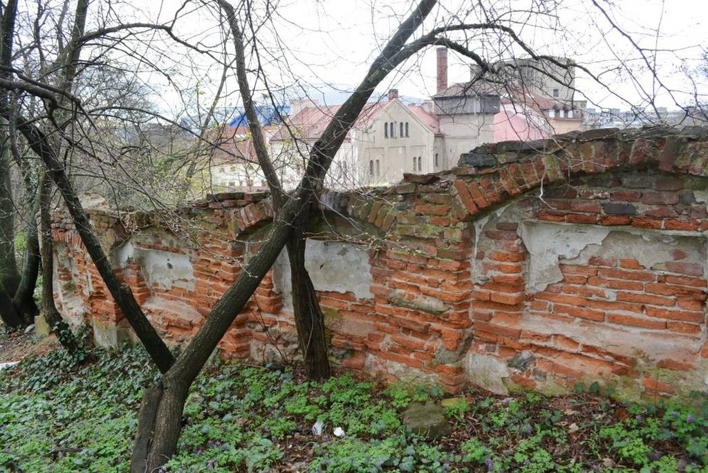 18 – Košice, ev. cintorín – ohradný múr, fragmenty; foto: J. Gembický, KPÚ Košice