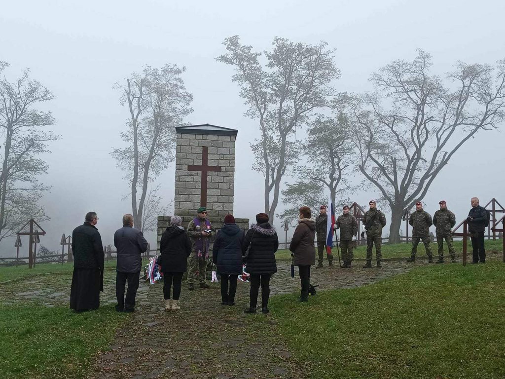 Modlitba (paychída) za vojakov pochovaných na miestnom vojnovom cintoríne