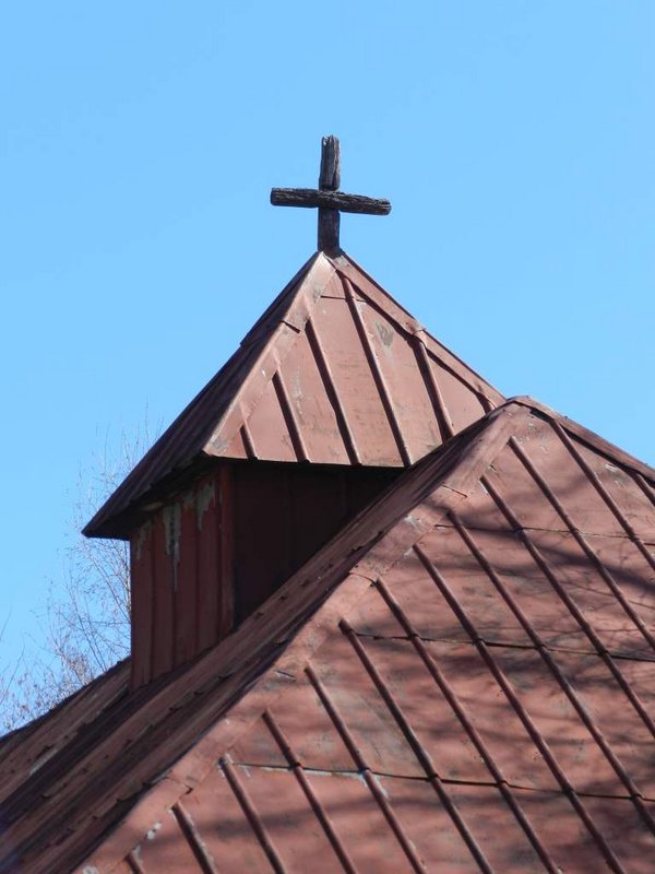 Rakovnica, Kostol sv. Márie Magdalény, detail riešenia sanktusníka na streche z roku 1970. Foto: M. Kalinová, 2019