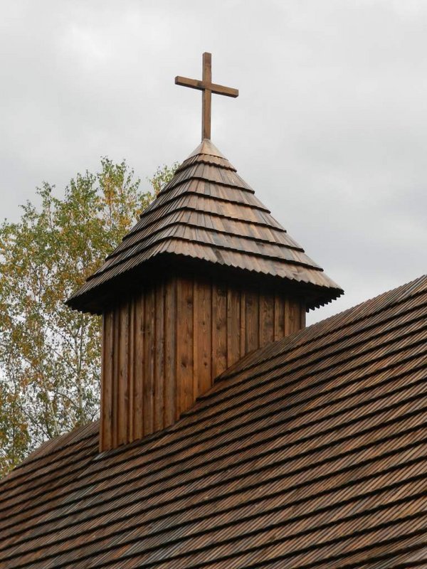 Rakovnica, Kostol sv. Márie Magdalény, identický detail riešenia sanktusníka na obnovenej streche. Foto: M. Kalinová, 2023