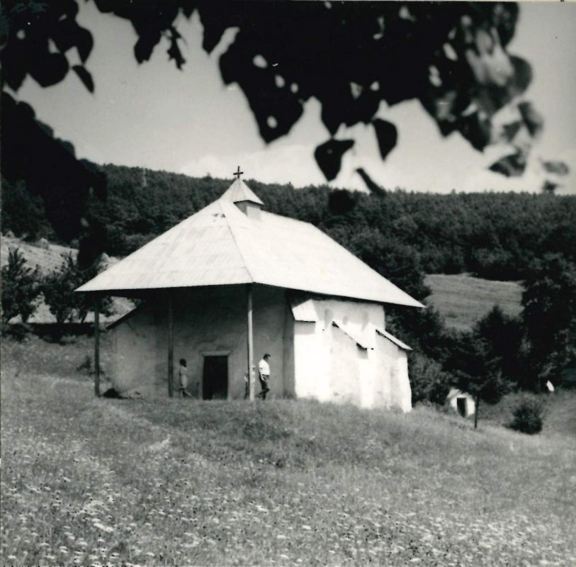 Rakovnica, Kostol sv. Márie Magdalény, stav z 2. polovice 70. rokov. Archív PÚ SR Bratislava